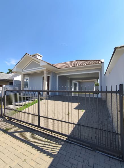 Casa de Alvenaria 3 Dormitórios (1 Suítes) 156m² - Bairro Linha Santa Cruz