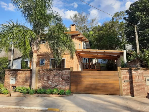 Casa de Alvenaria 3 Dormitórios 202m² - Centro
