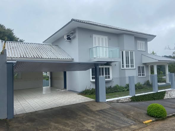 Casa de Alvenaria 3 Dormitórios 205m² - Centro