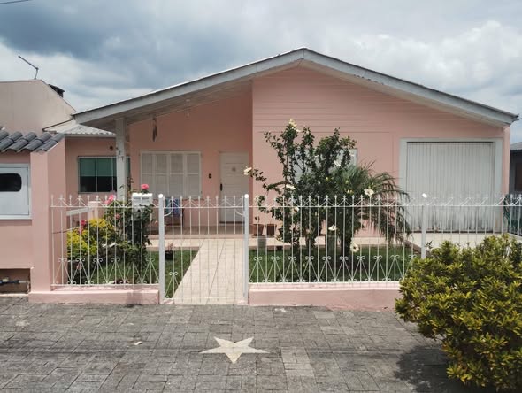 Casa de Alvenaria 3 Dormitórios 274m² - Bairro Arroio Grande